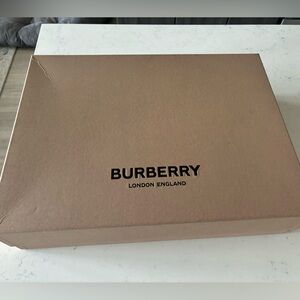 Large Burberry box, bow and receipt holder